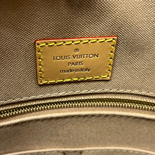 LOUIS VUITTON Onthego MM Beige Giant Monogram Canvas Tote Bag Dune