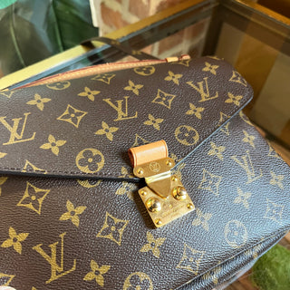 LOUIS VUITTON Pochette Metis Brown Monogram Canvas Shoulder Bag