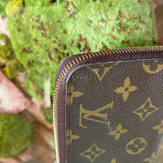 LOUIS VUITTON Compact Zippy Brown Monogram Canvas Wallet