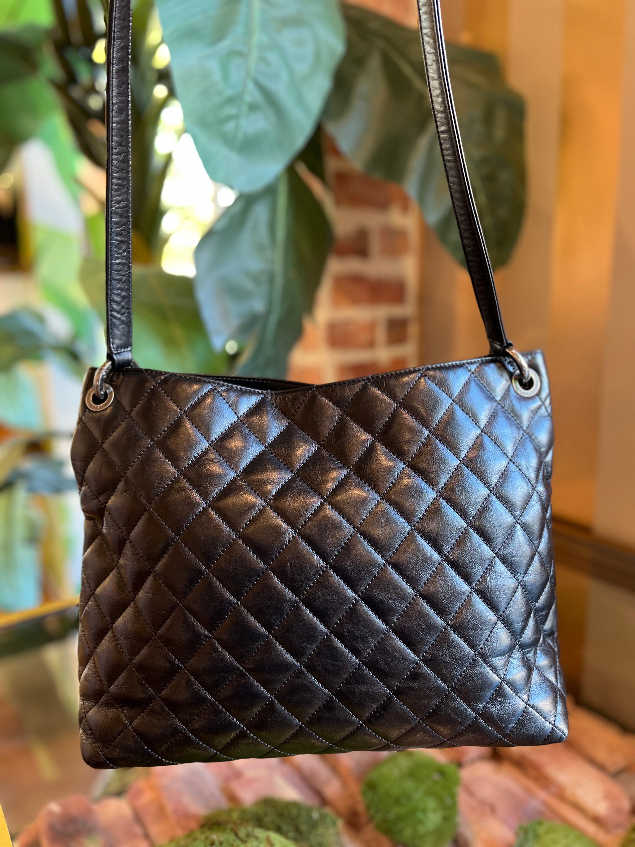 Chanel Black Quilted Caviar Leather Casual Style Hobo Chanel