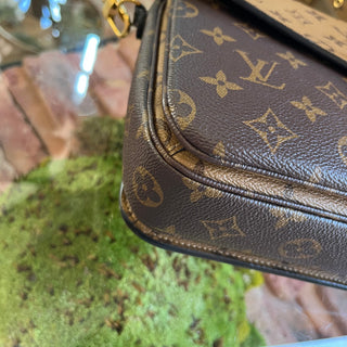 LOUIS VUITTON Pochette Metis Monogram Reverse