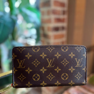 LOUIS VUITTON Monogram Zippy Organizer Wallet