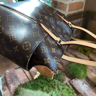 LOUIS VUITTON Totally MM Brown Monogram Canvas Tote