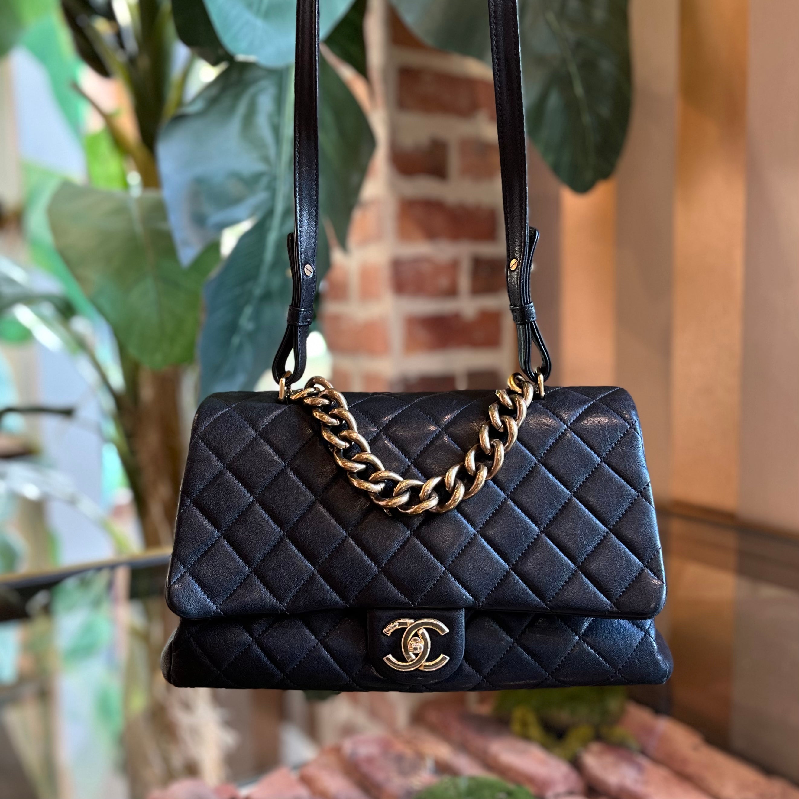 chanel quilted flap bag black