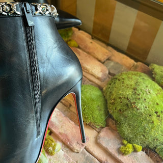 CHRISTIAN LOUBOUTIN Black Leather Spike Chain Pointed-Toe Ankle Booties SZ36.5(6.5US)