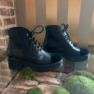 CHANEL Black Leather Interlocking CC Platform Boots w/ Velvet Toes SZ 39 (US 9)