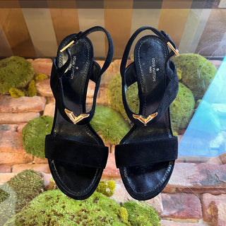 LOUIS VUITTON Suede V Logo Platform Sandals SZ 37 (US 7)