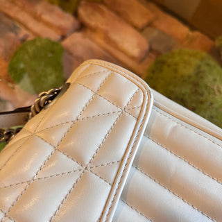 GUCCI Aria Small White Calfskin Matelasse GG Marmont Shoulder Bag