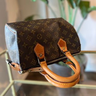 LOUIS VUITTON Vintage Monogram Speedy 25