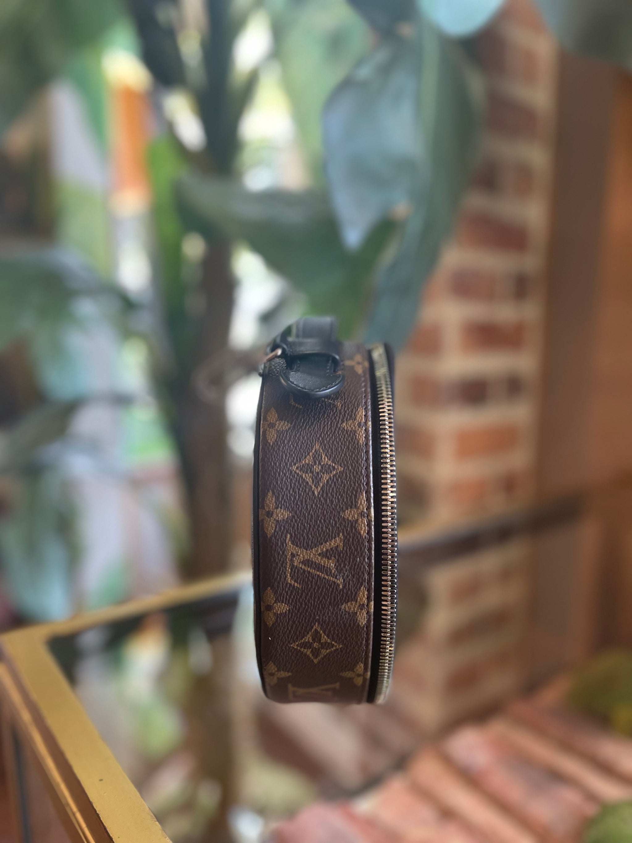 Gorgeous Authentic Louis Vuitton Monogram Black Macassar