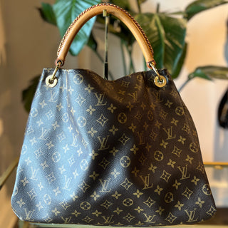 Louis Vuitton Artsy Monogram MM