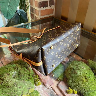 LOUIS VUITTON Carryall PM Brown Monogram Canvas Shoulder Bag