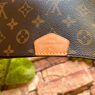 LOUIS VUITTON Pochette Accessories Pink Monogram Canvas Crossbody Bag