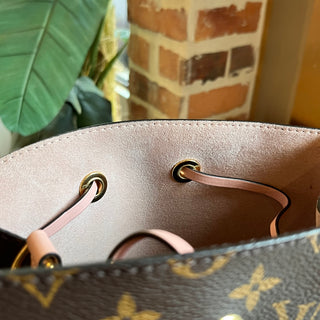 LOUIS VUITTON Neonoe MM Rose Poudre Monogram Canvas Bucket Bag