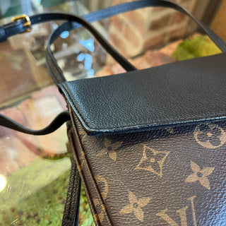 LOUIS VUITTON Twice Noir Monogram Canvas Pochette Crossbody Bag