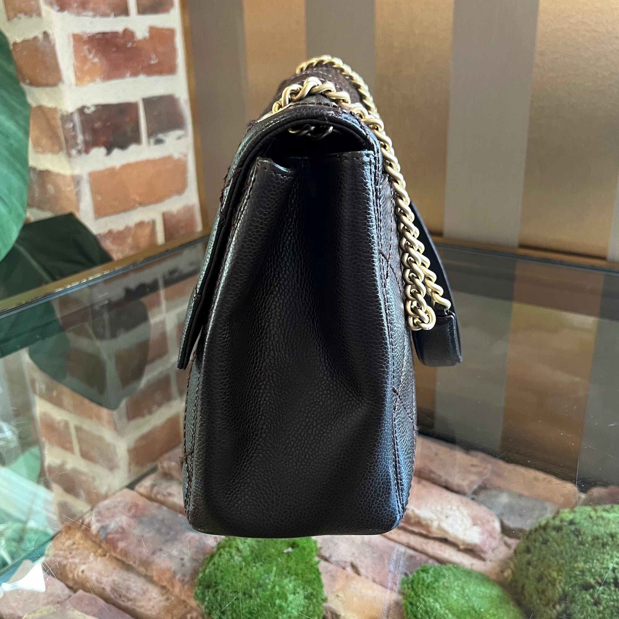 CHANEL Chocolate Caviar Diamond Quilt Border Flap Medium Bag