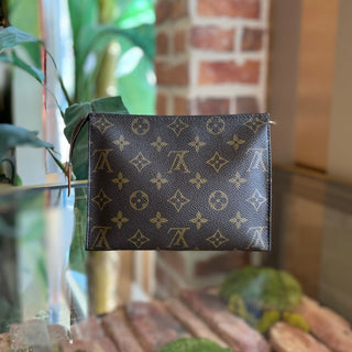 LOUIS VUITTON Toiletry 19 Brown Monogram Canvas Pouch