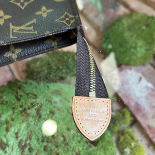 LOUIS VUITTON Toiletry 19 Brown Monogram Canvas Cosmetic Pouch