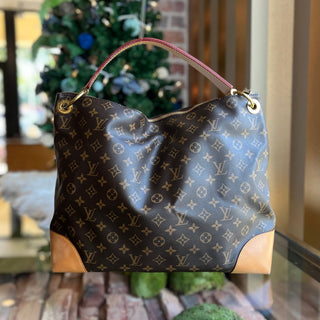 LOUIS VUITTON Beri MM Monogram Canvas Shoulder Bag