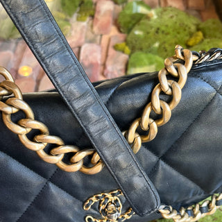 CHANEL 19 Medium Black Quilted Goatskin Shoulder Bag