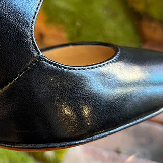 CHRISTIAN LOUBOUTIN Sharpeta Black Leather Pumps SZ 38 (US 8)