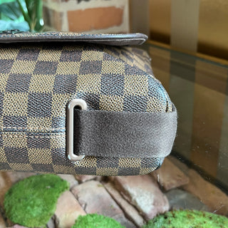 LOUIS VUITTON District Damier Ebene Canvas Messenger Crossbody Bag
