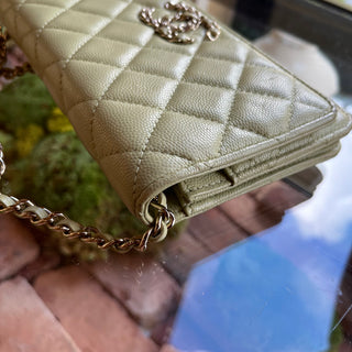 CHANEL Mint Green Quilted CC Wallet On Chain