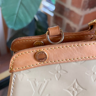 LOUIS VUITTON Brea MM Blanc Corail Vernis Tote