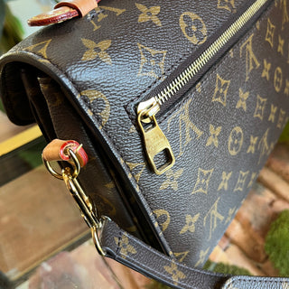 LOUIS VUITTON Pochette Metis Brown Monogram Canvas Shoulder Bag
