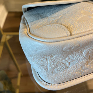 LOUIS VUITTON Diane Creme Shoulder Bag