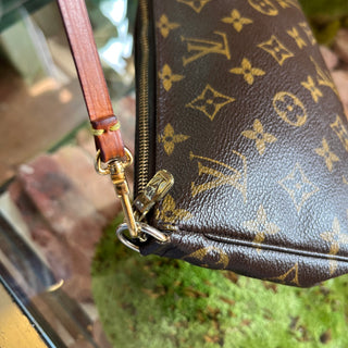 LOUIS VUITTON Pochette Accessories Brown Monogram Canvas Shoulder Bag