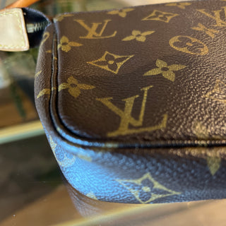LOUIS VUITTON Monogram Pochette