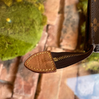 LOUIS VUITTON Toiletry 26 Monogram Canvas Pouch