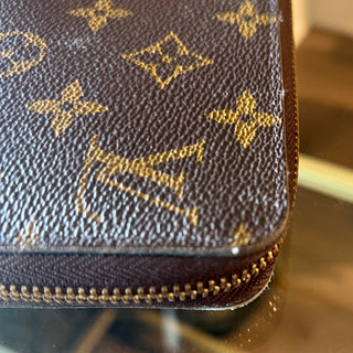 LOUIS VUITTON Monogram Zippy Wallet