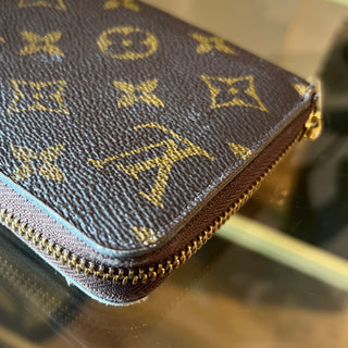 LOUIS VUITTON Monogram Zippy Wallet