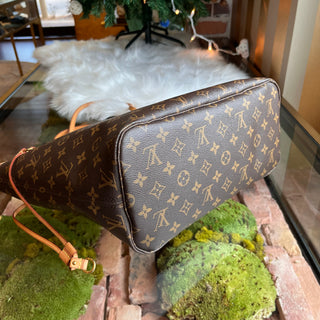 LOUIS VUITTON Neverfull MM Monogram Canvas Tote Bag