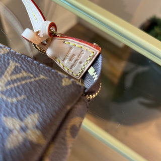LOUIS VUITTON Monogram Pochette