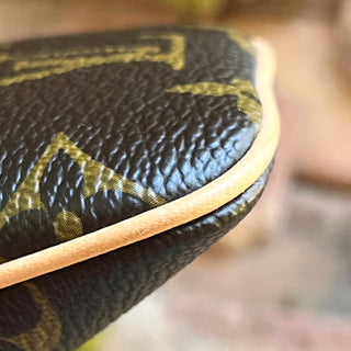 LOUIS VUITTON Vintage Monogram Canvas Etui Phone Case MM