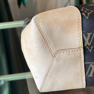 LOUIS VUITTON Berri MM Brown Monogram Canvas Shoulder Bag