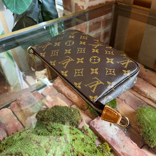 LOUIS VUITTON Pochette Accessoires Monogram Brown Canvas Bag