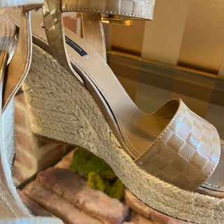 LOUIS VUITTON Caramel Patent Leather Checkers Espadrille Wedge Sandals SZ38.5(8.5US)