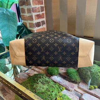 LOUIS VUITTON Berri MM Monogram Hobo