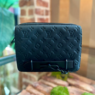 LOUIS VUITTON Steamer Black Taurillon Monogram Messenger