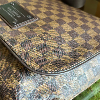 LOUIS VUITTON District Damier Ebene Canvas Messenger Crossbody Bag