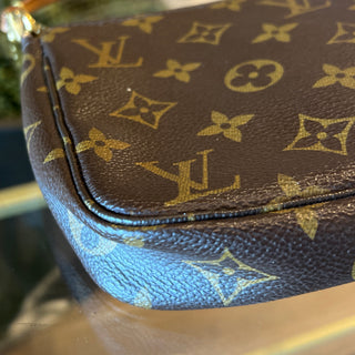 LOUIS VUITTON Monogram Pochette