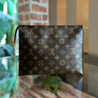 LOUIS VUITTON Toiletry 26 Monogram Canvas Pouch