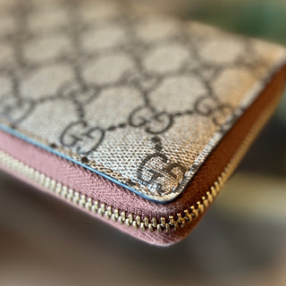 GUCCI GG Supreme Continental Wallet