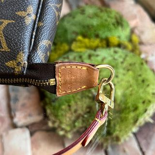 LOUIS VUITTON Pochette Accessories Vintage Monogram Canvas Shoulder Bag