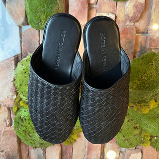 BOTTEGA VENETA Black Intrecciato Woven Leather Mules SZ37(7US)