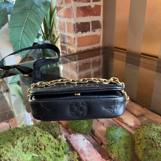 LOUIS VUITTON Wallet On Strap Black Bubblegram Quilted Calfskin Leather Crossbody